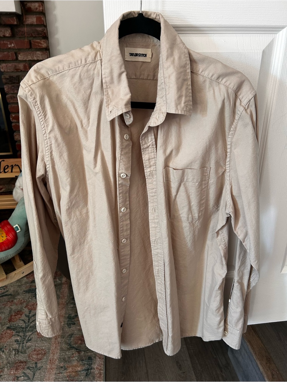 Taylor Stitch Men's Casual Button-Down Shirt in Light Beige